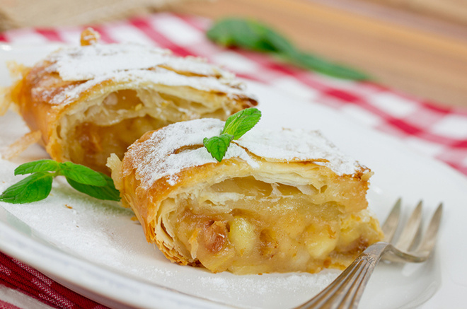 Рулет с яблочной начинкой