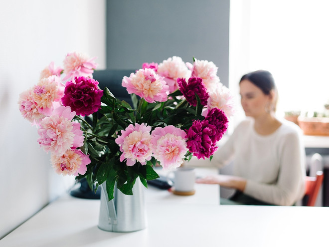 Пора летних букетов: 12 советов флориста, как дольше сохранить цветы в вазе