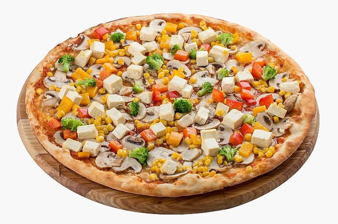 Постная пицца с овощами и тофу