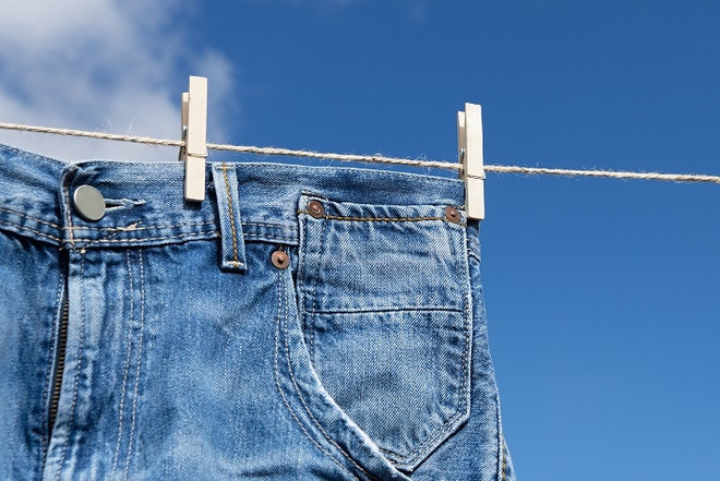 Как сушить джинсы на улице