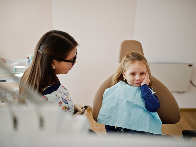 Без паники: какой должна быть первая помощь ребенку при травме зуба