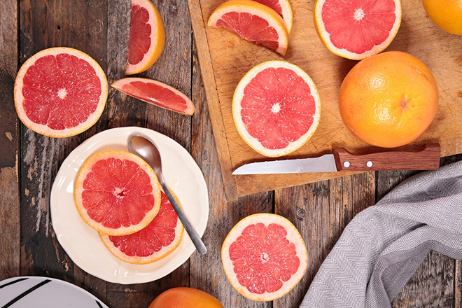 Лайфхак для ленивых: найден способ быстро очистить и нарезать грейпфрут