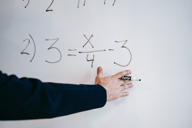Фанат своего дела: учитель математики из Челябинска стал бесплатным репетитором для тысяч школьников
