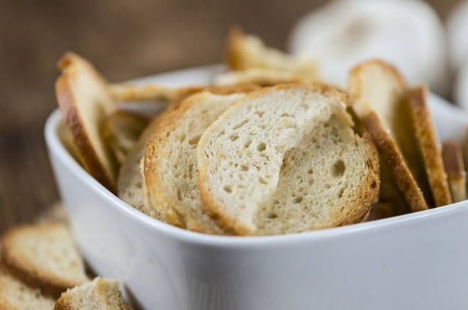 Подсушенный хлеб для снижения кислотности желудка