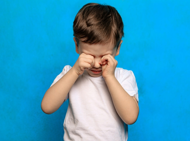 аллергический коньюктивит слезятся и чешутся глаза у ребенка