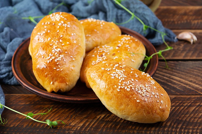 Пирожки с начинкой из грибов и лука