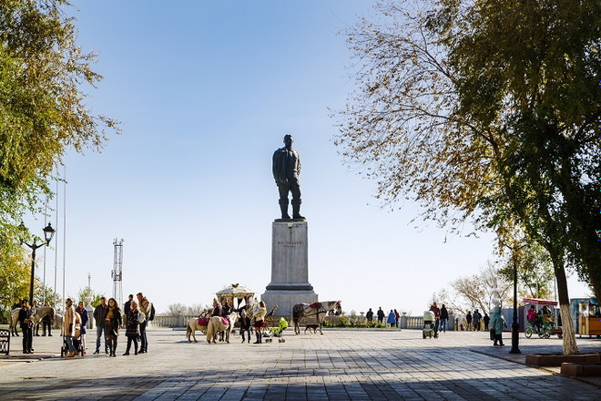 Памятник Чкалову