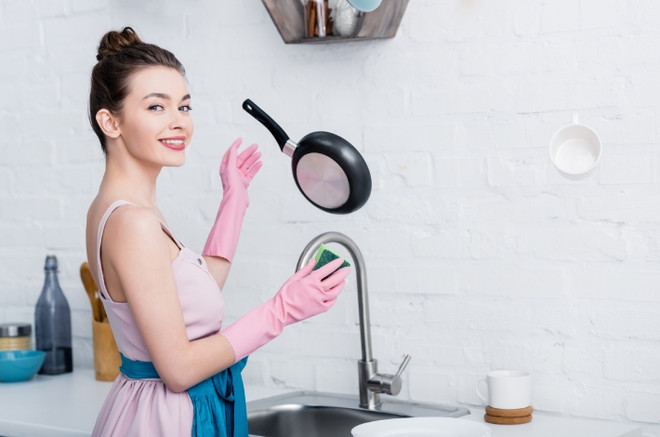 Как почистить сковороду от нагара