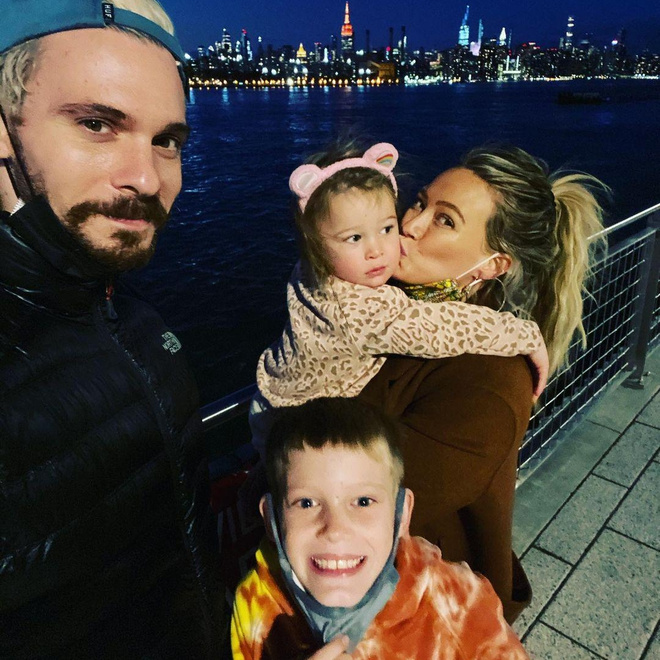 Instagram @hilaryduff
