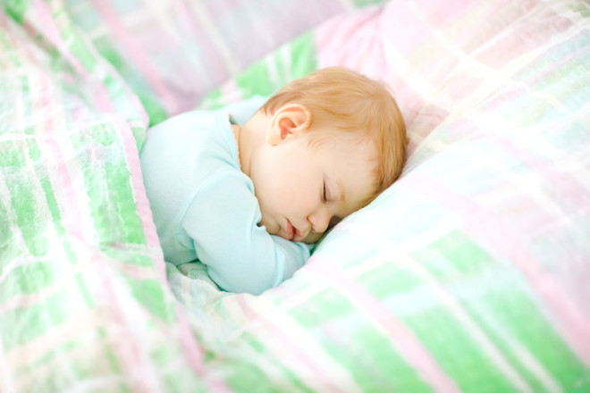 «Если бы я знала об этом раньше!»: мама четверых поделилась шокировавшим ее фактом о сне новорожденных