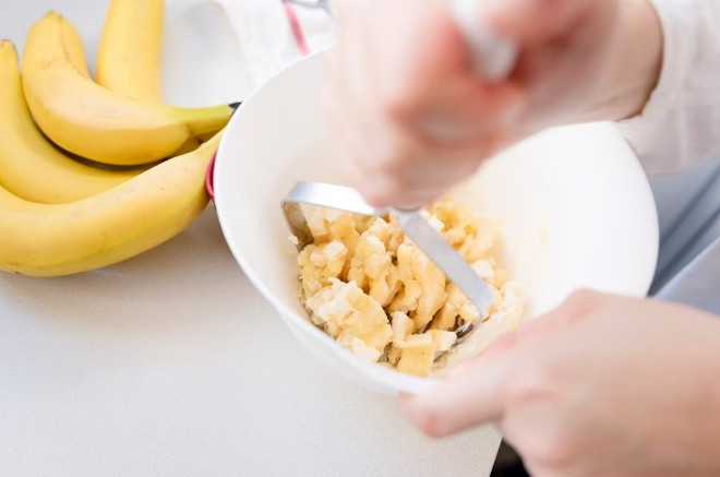 Мякоть бананов обладает противовоспалительным, антибактериальным и антиоксидантным свойствами.