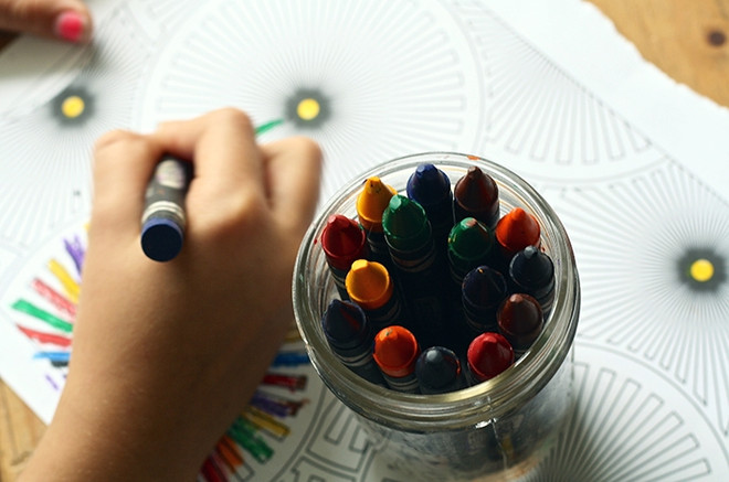 Ребенок рисует черным цветом: комментарии психологов