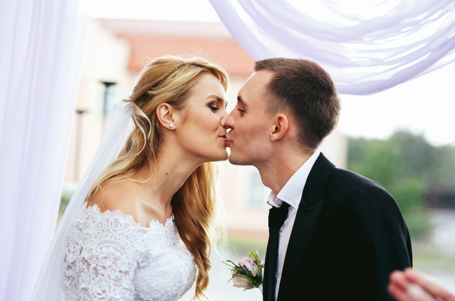 Почему на свадьбе кричат горько когда молодожены целуются