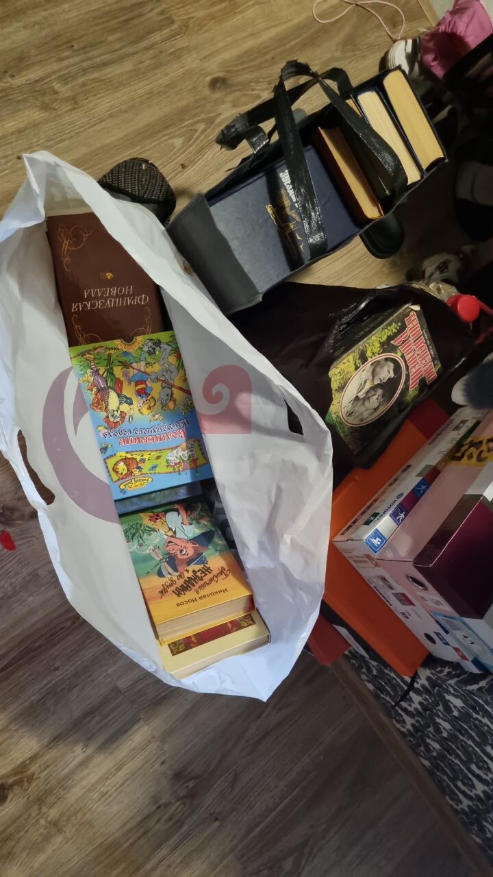 Сдала книги в библиотеку