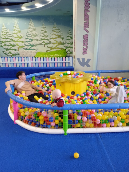 Сегодня нашему Ромашке 1