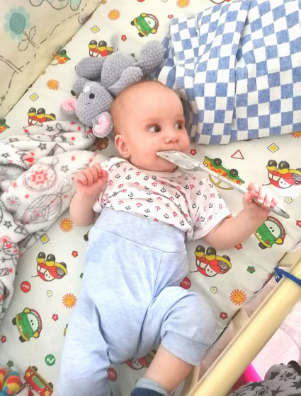 Манюськину сегодня 6 мес.