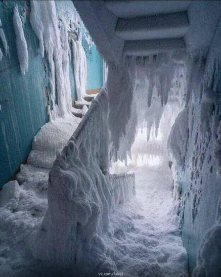 Фoтoгpaфии зaбpoшeнныx дoмoв в