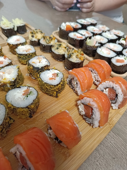 Сегодня мама приехала, тоже захотелось пробовать мои роллы 😄
