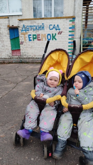 Адаптация у двойняшек в