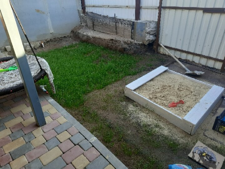 Стрижка газона. Маленькая площадь.