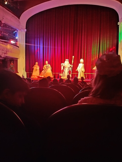 Пережили ещё один утренник,театр точнее)