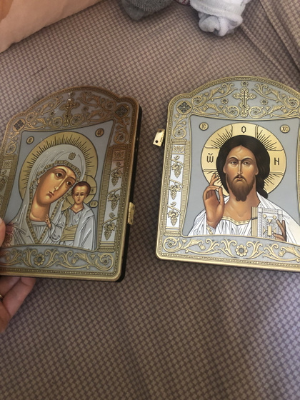 Кот перевернул шкаф где