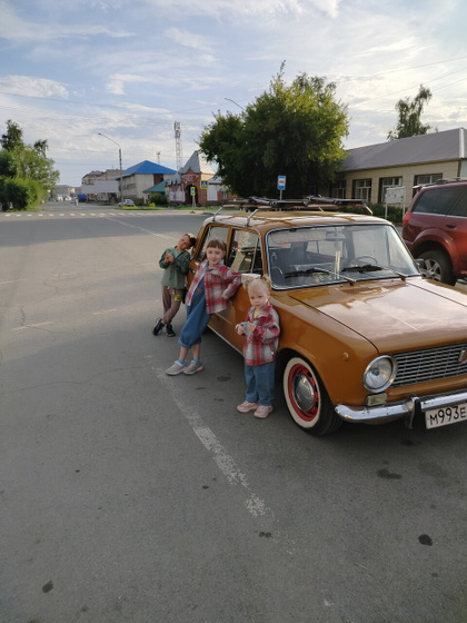 У бабушки в деревне )))