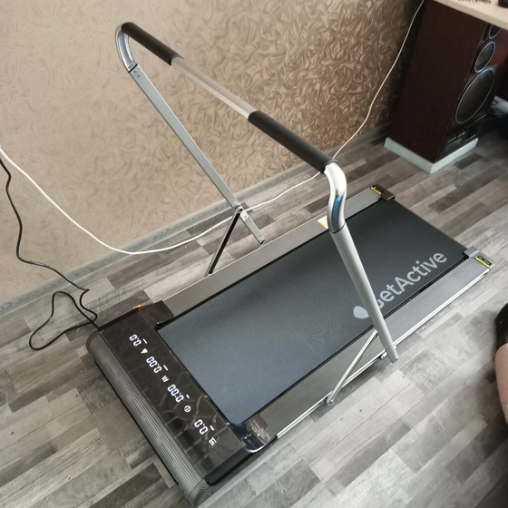 Приехала моя помощница.