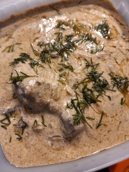 Пустая греча с кусочком колбаски.