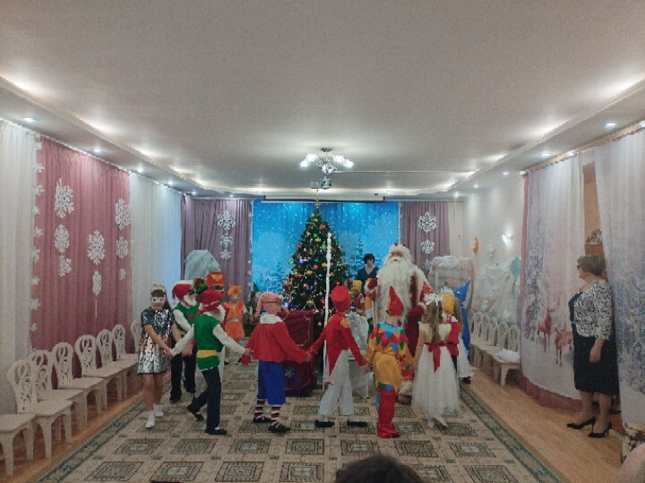 А вот и наш Буратино на утреннике🎄