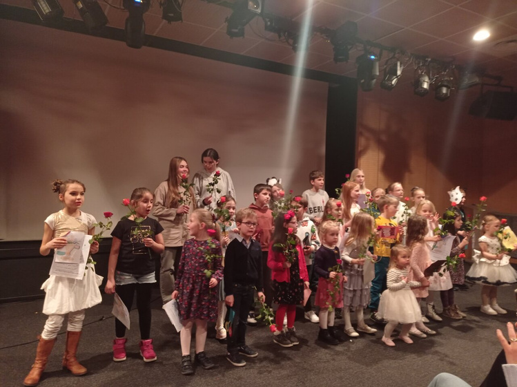 Русская школа Матрёшка в Ницце. Концерт на 8 марта.