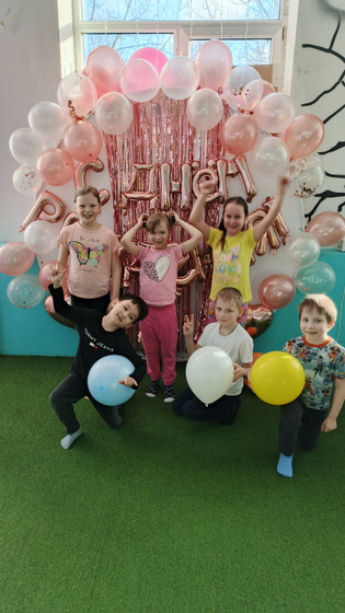 Сегодня дети в игровой отмечали др доченьки