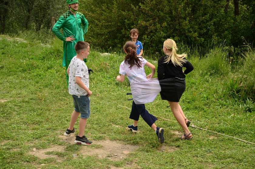Суперпраздник на природе да с героем майнкрафт.