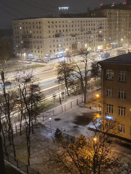 В Москве снег,
