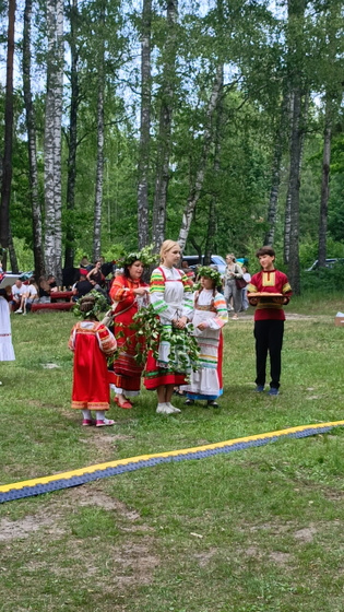 А как у вас на Троицу гуляют?