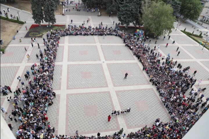 Первые дни в школе.