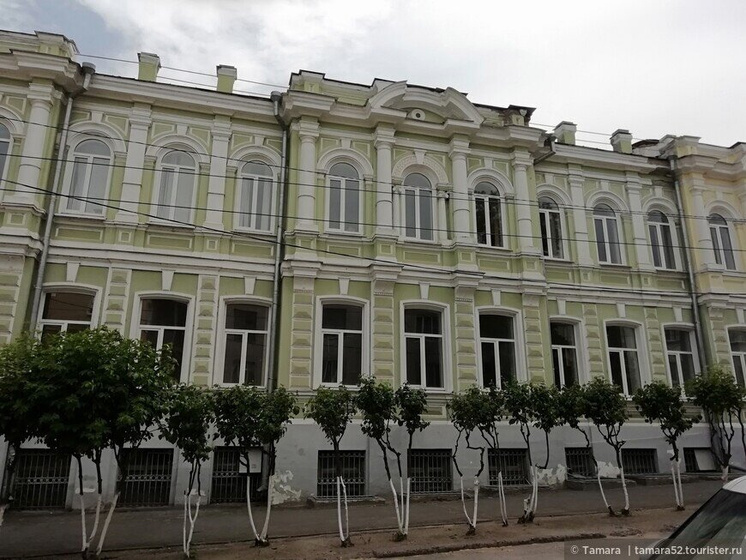 Жить, в доме, которому 100 лет))