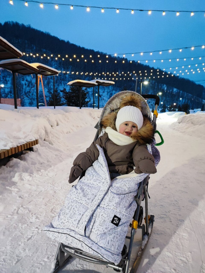 Вероничка танцует, а нам