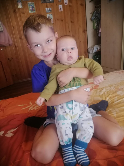 Переехали в кровать ОВАЛЬНУЮ,