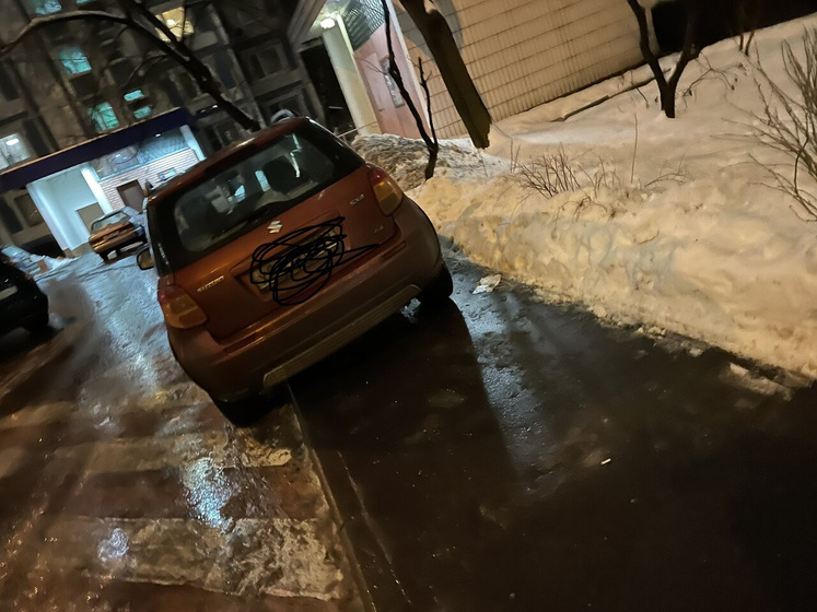 Зачем так парковаться?!
