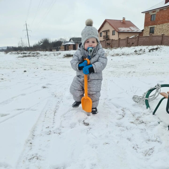 Истерики в 1,4. Откидывается назад