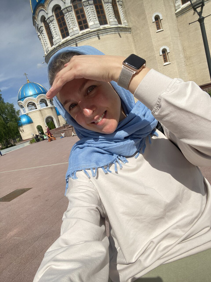 Причаститься успела.