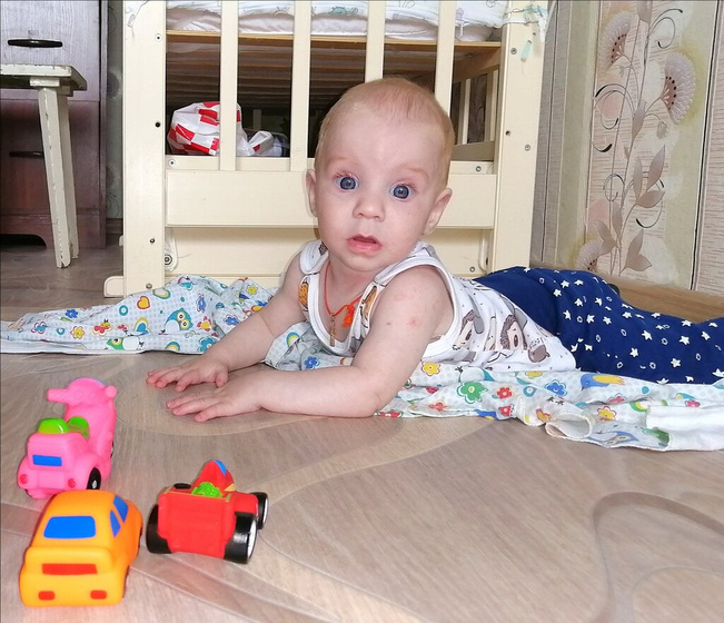 Манюськину сегодня 6 мес.