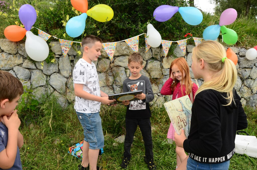 Суперпраздник на природе да с героем майнкрафт.