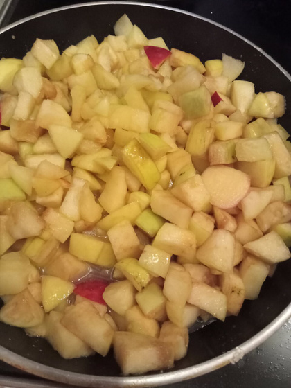 Пирожки с яблоками.