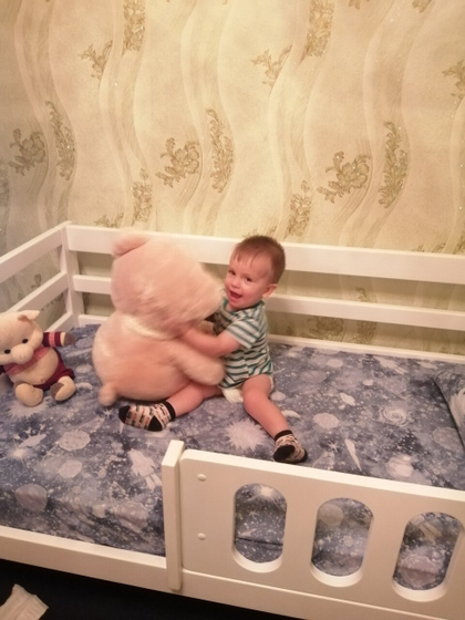 Сын переехал в новую кровать!