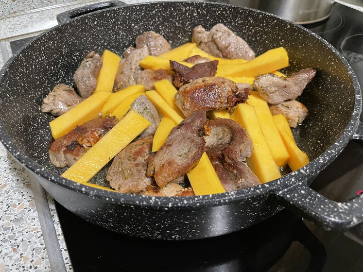 Полное и простое меню на ужин: тыква с мясом