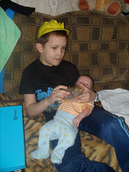 Сыну Леониду сегодня 18 лет