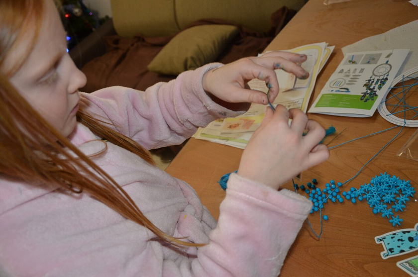 Рождество уже прошло. Покажу подарки на 10 лет и 8 лет, девочки.