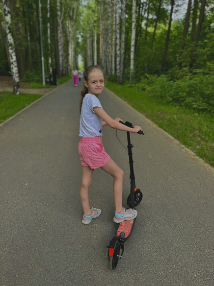 Теперь вся семья на самокатах 😎😁